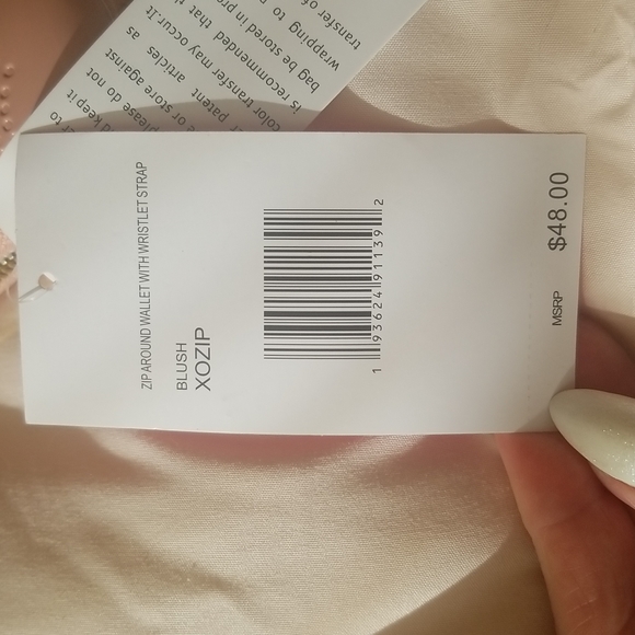 Betsey Johnson Blush Hearts Wallet with Removable Wristlet/Wallet Strap. - Picture 9 of 10